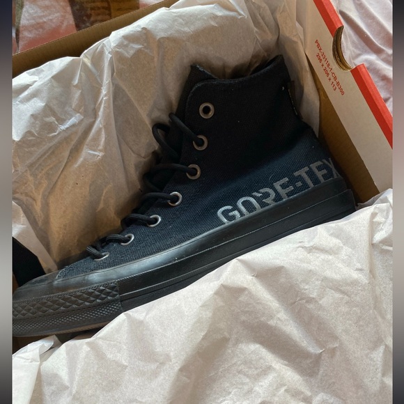 Converse Unisex Sneaker - Picture 1 of 4